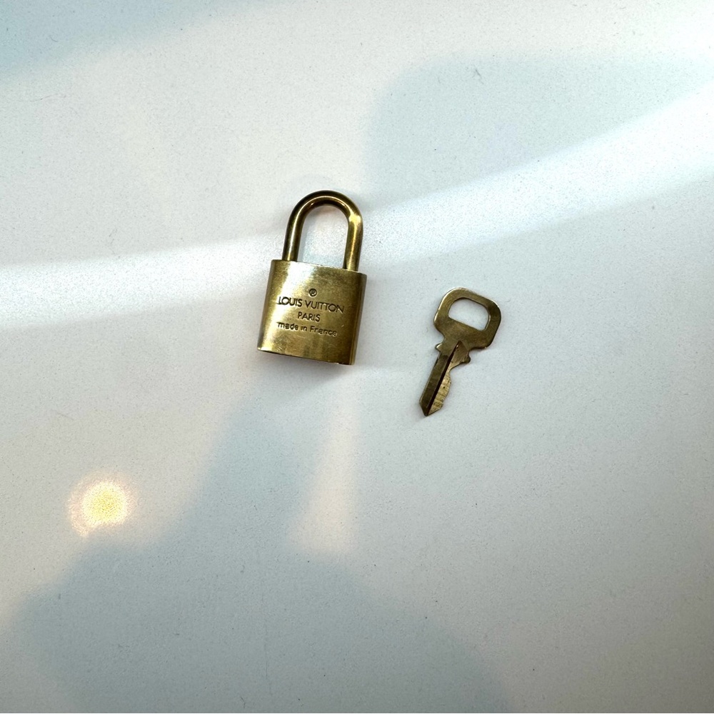 Louis Vuitton Lock & Key #311 - Picture 4 of 6